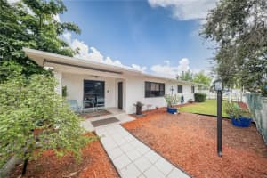 7605 W 6th Ave, Hialeah