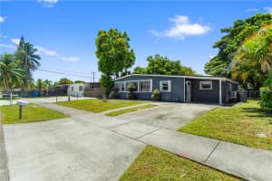 3760 SW 47th Ave, West Park, FL 33023 - MLS#A11854186