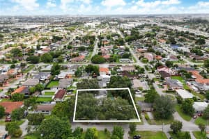 7895 Grand Canal Dr Miami, FL 33144 - MLS#A11854468