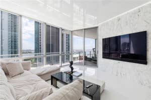 851 Ne 1st Ave 2203, Miami