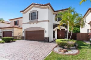 10023 Nw 89th Ter Doral, FL 33178 - MLS#A11854506