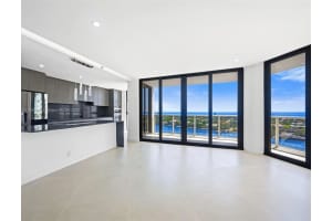 20281 E Country Club Dr 1008, Aventura
