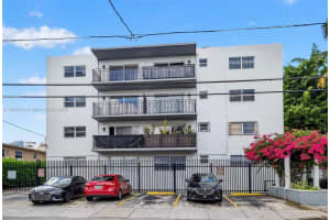 444 Sw 4th St 105, Miami