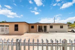 18001 Nw 42nd Pl Miami Gardens, FL 33055 - MLS#A11854644