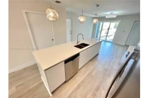 2535 Ne 193rd St 3212, Miami