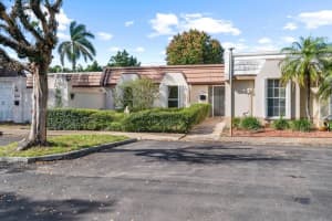 7417 Twin Sabal Dr, Miami Lakes