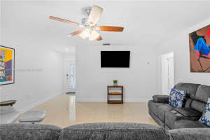7417 Twin Sabal Dr, Miami Lakes, FL 33014 - MLS#A11854799