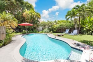 855 Ne 111th St, Biscayne Park
