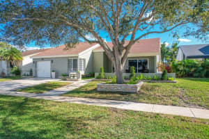 16780 Redwood Way, Weston