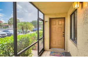 305 Lakeview Dr 104, Weston, FL 33326 Sold 10/02/25