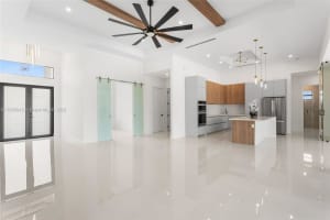10 Sw 33rd Ave, Other