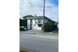 2379 NE 172nd St 1, North Miami Beach, FL 33160 - MLS#A11855373