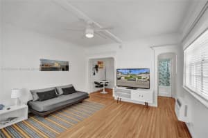717 Espanola Way 204, Miami Beach