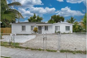 2900 NW 164th St, Miami Gardens, FL 33054 - MLS#A11855670