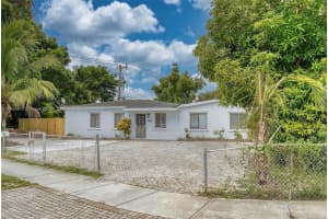 2900 NW 164th St, Miami Gardens, FL 33054 - MLS#A11855670