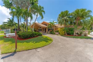 10220 SW 140th St, Miami, FL 33176 - MLS#A11855874