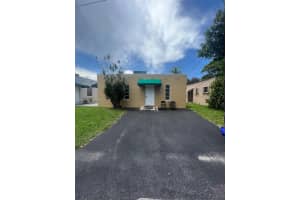 1670 Harding St B Hollywood, FL 33020 - MLS#A11856014
