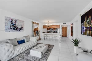 1200 Brickell Bay Dr 2807 Miami, FL 33131 - MLS#A11856057