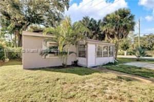 858 Sw 11th Ct Fort Lauderdale, FL 33315 - MLS#A11856058