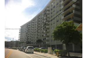 401 Golden Isles Dr 810, Hallandale Beach