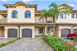 9213 Nw 16th St, Pembroke Pines