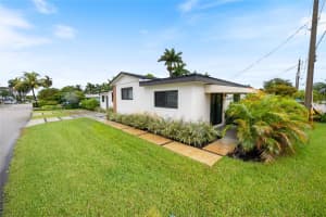 1201 N 16th Ave, Hollywood, FL 33020 - MLS#A11856223
