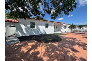 8900 Nw 33rd Ave Rd, Miami
