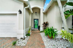 15577 SW 138th Ter, Miami, FL 33196 - MLS#A11856299