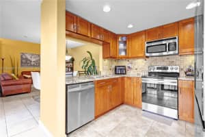 10077 NW 5th Ter 10077, Miami, FL 33172 - MLS#A11856309