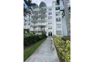 494 Nw 165th St Rd C-105, Miami
