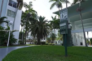 494 NW 165th St Rd C-105, Miami, FL 33169 - MLS#A11856372