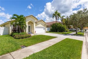 445 Sw 205th Ave Pembroke Pines, FL 33029 - MLS#A11856423