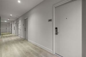 239 Sw 9th St 305, Miami