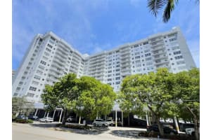 137 Golden Isles Dr 1109, Hallandale Beach