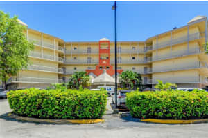 8290 Lake Dr 443, Doral