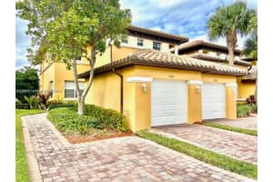 8231 Nw 127th Ln 33-a, Parkland