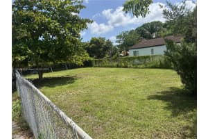 1300 Nw 43rd St Miami, FL 33142 - MLS#A11856639