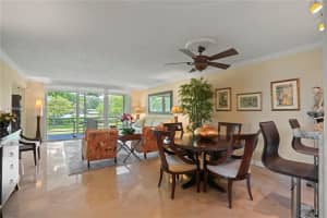 350 Oaks Ln 222, Pompano Beach
