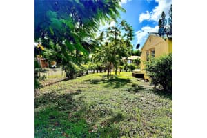 17001 NE 6th Ct, North Miami Beach, FL 33162 - MLS#A11856754