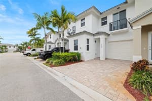 6907 Pines Cir 6907, Coconut Creek, FL 33073 - MLS#A11856793