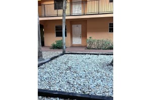 430 Commodore Dr 104, Plantation