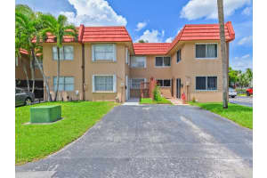 7023 Nw 169th St 7023, Hialeah