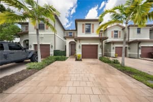 3433 W 104th Ter, Hialeah