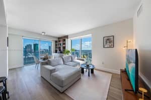 1900 N Bayshore Dr 4111, Miami