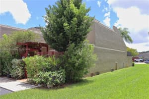 11060 N Lakeview Dr Pembroke Pines, FL 33026 - MLS#A11857073