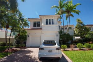 822 Meridian Ln Hollywood, FL 33019 - MLS#A11857123