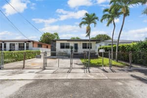 221 NW 59th Ave, Miami, FL 33126 - MLS#A11857155
