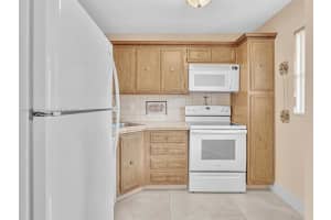 8400 Lagos De Campo Blvd 103 Tamarac, FL 33321 - MLS#A11857190