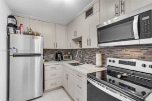 8501 Nw 8th St 105, Miami
