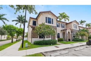 8877 W 35th Ave, Hialeah